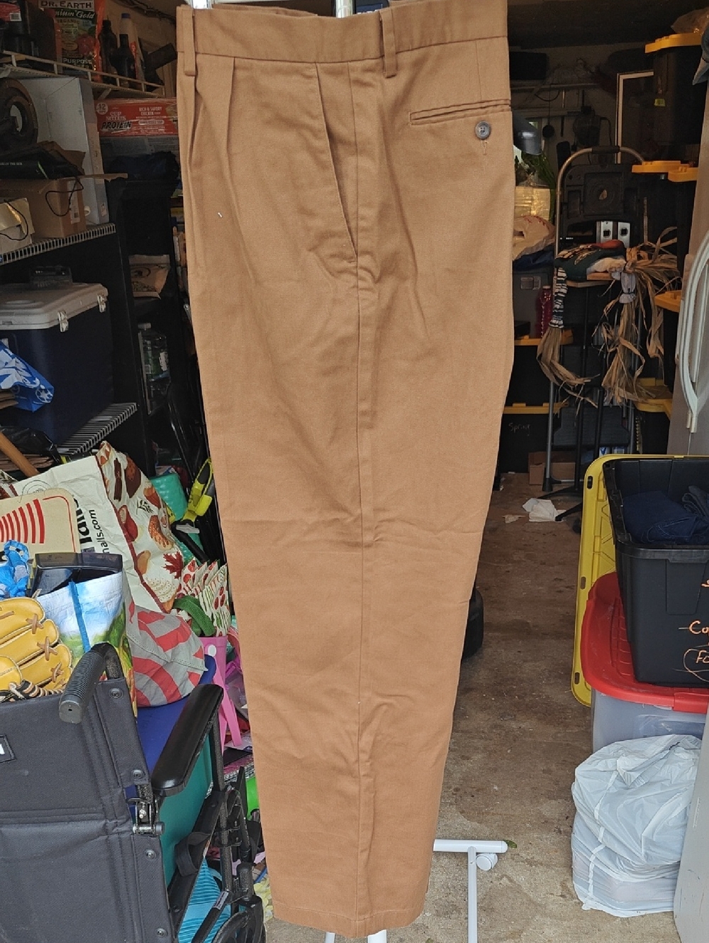 Amazon Essentials Men's Pleated Chinos in Brown